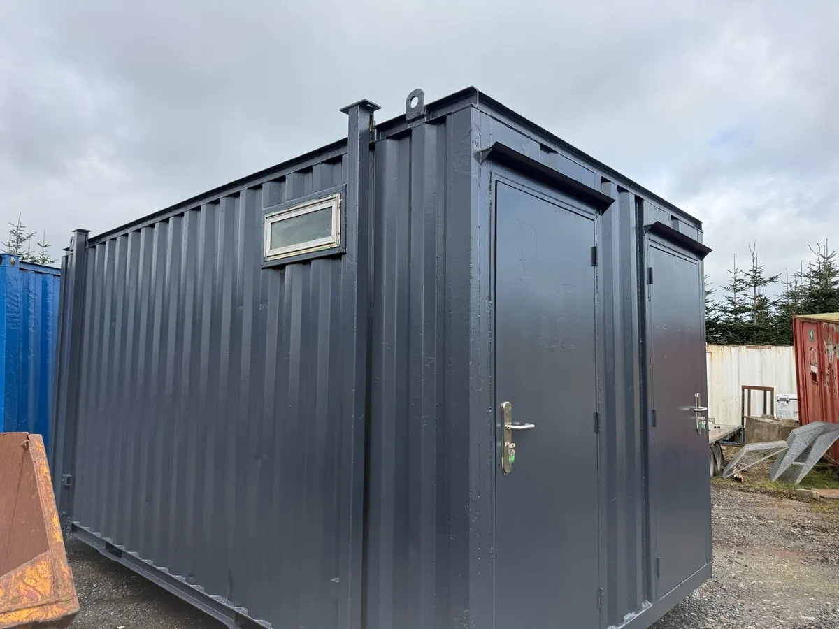 Toilet block - Image 3