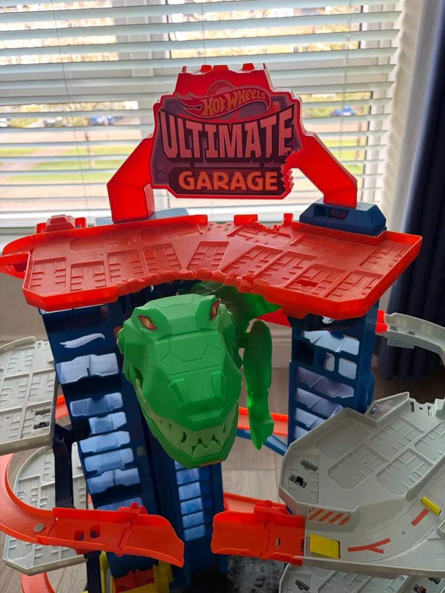 Hot wheels ultimate garage - Image 3
