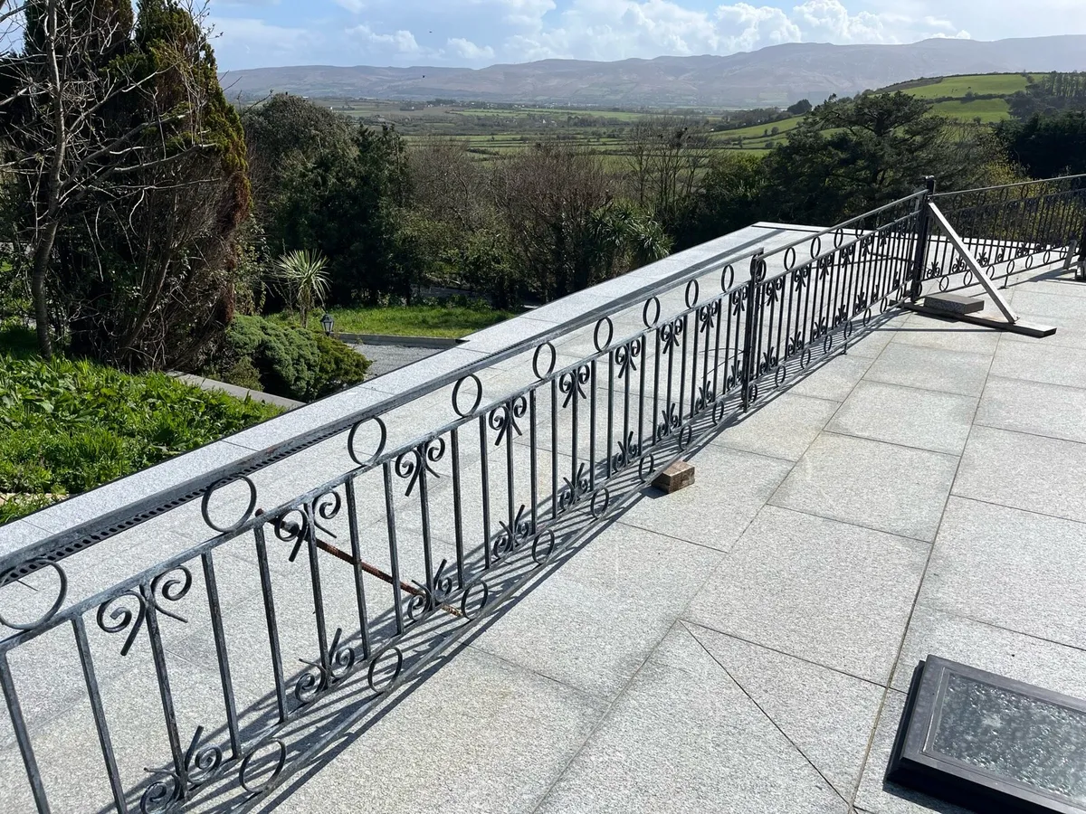 38m of Steel balcony railing - Image 2