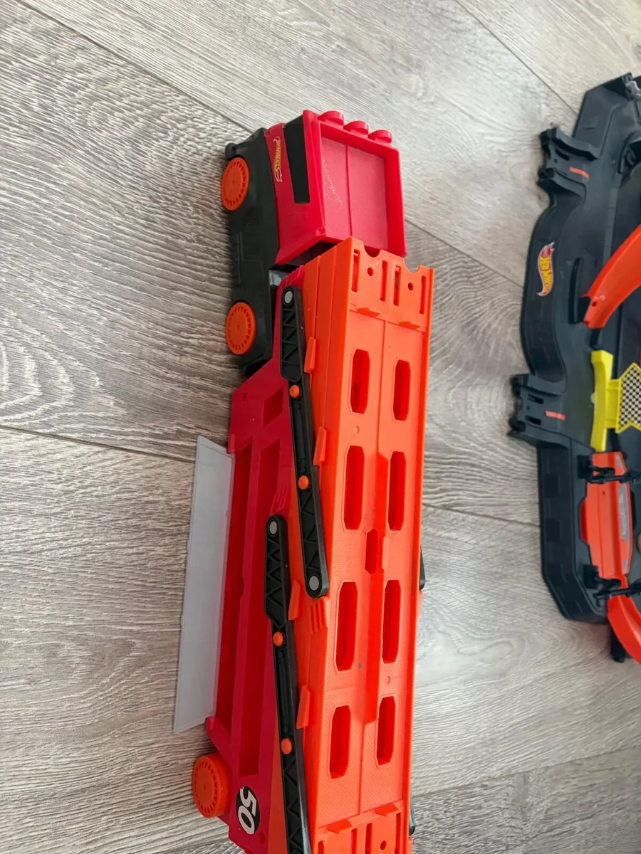 Hot wheels mega hauler - Image 4