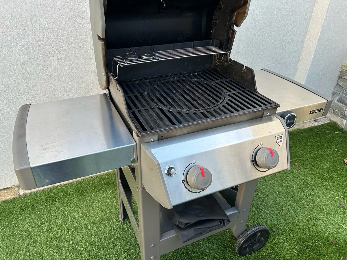 Weber Gas Barbecue - Image 3