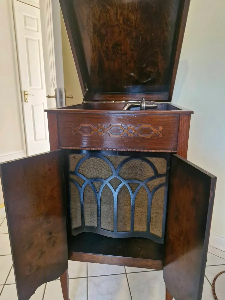 Gramophone - Image 1