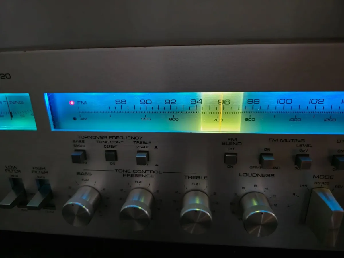 Hi-End TOP CLASS VINTAGE YAMAHA CR-2020 RECIVIER - Image 4