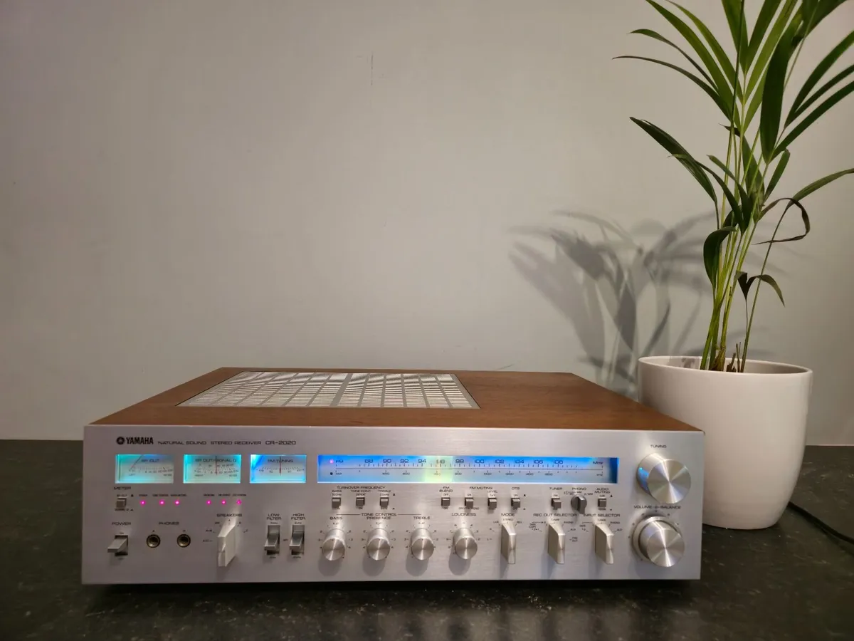 Hi-End TOP CLASS VINTAGE YAMAHA CR-2020 RECIVIER - Image 2