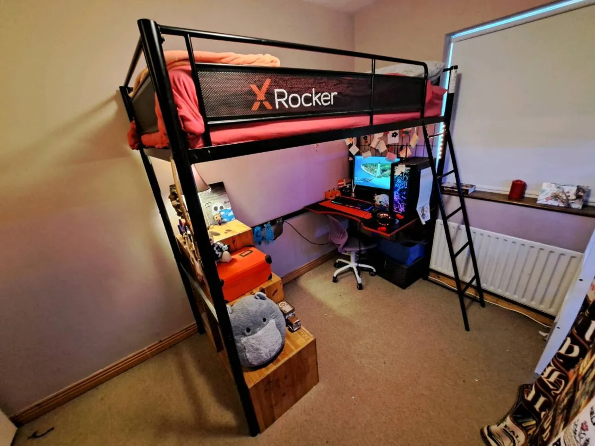 Single loft bed with desk - Image 1