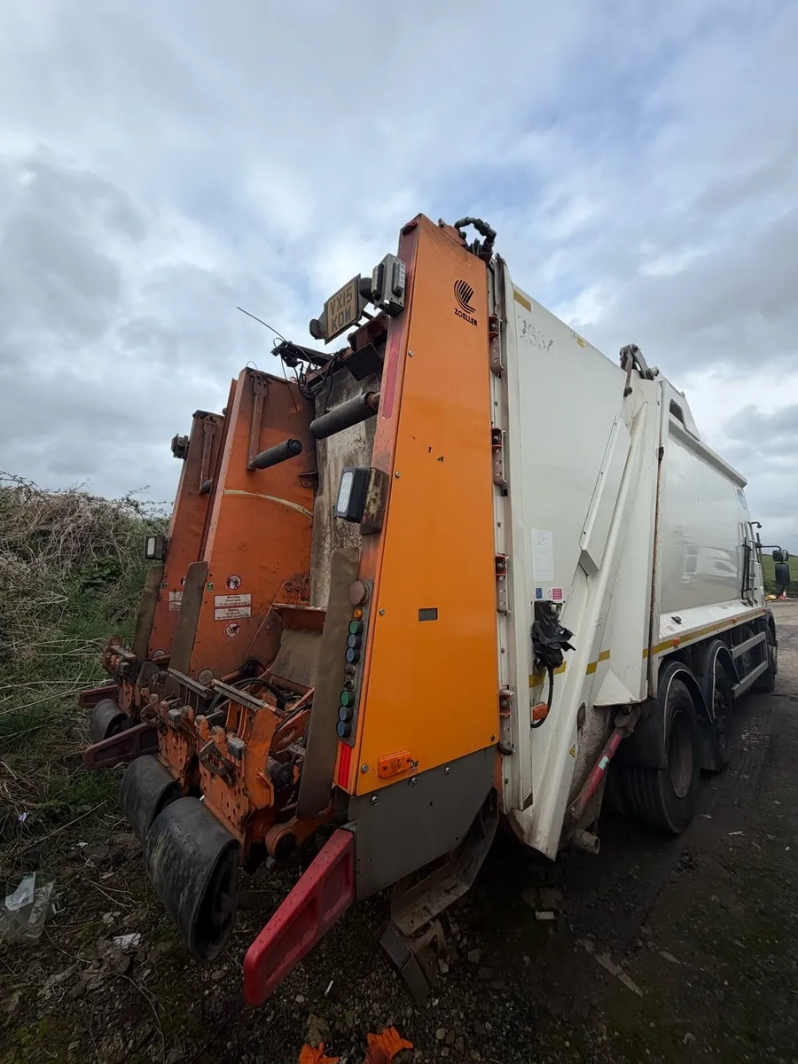 Dennis 70/30 Bin lorry - Refuse Truck - Image 4