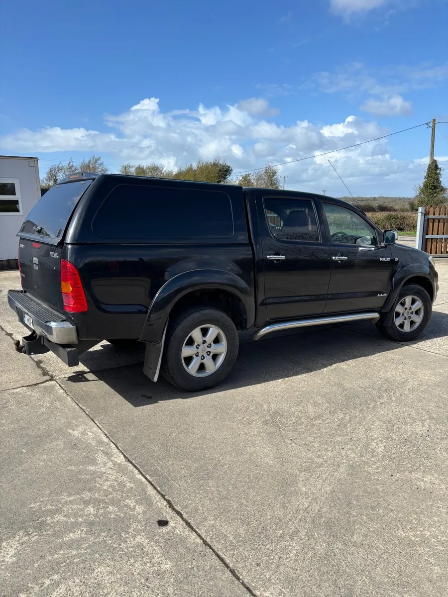 Toyota Hilux 2011 - Image 1