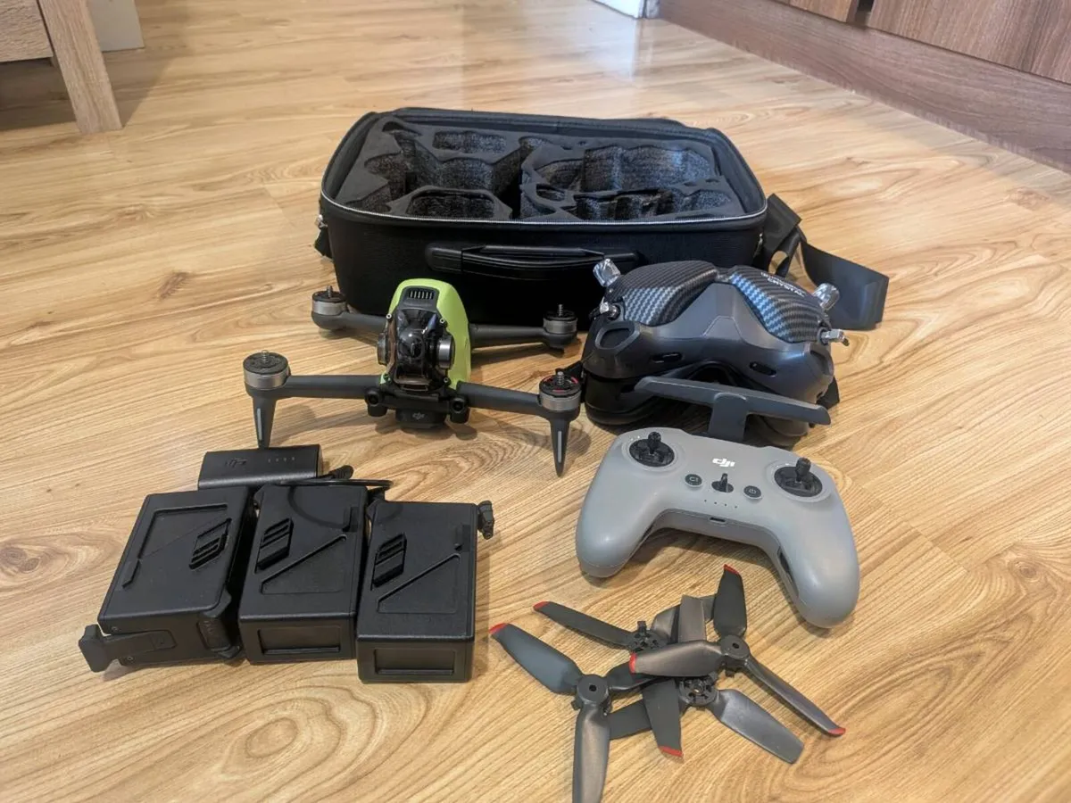 DJI FPV FLY MORE COMBO - Image 1