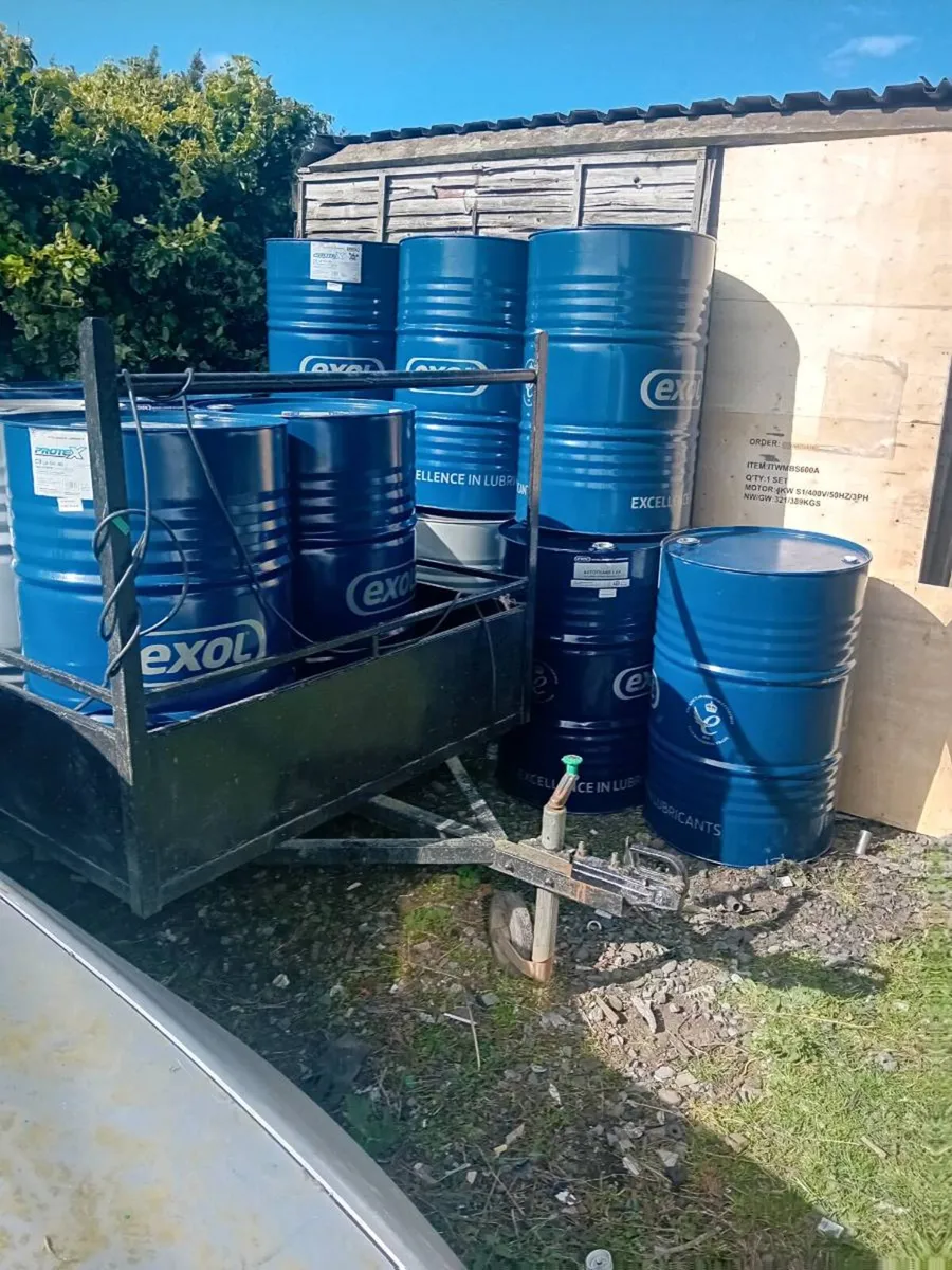 Oil barrels - Image 3