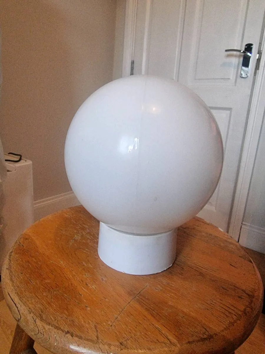 Bathroom light fitting - Image 1