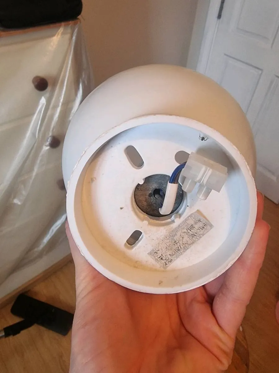 Bathroom light fitting - Image 2