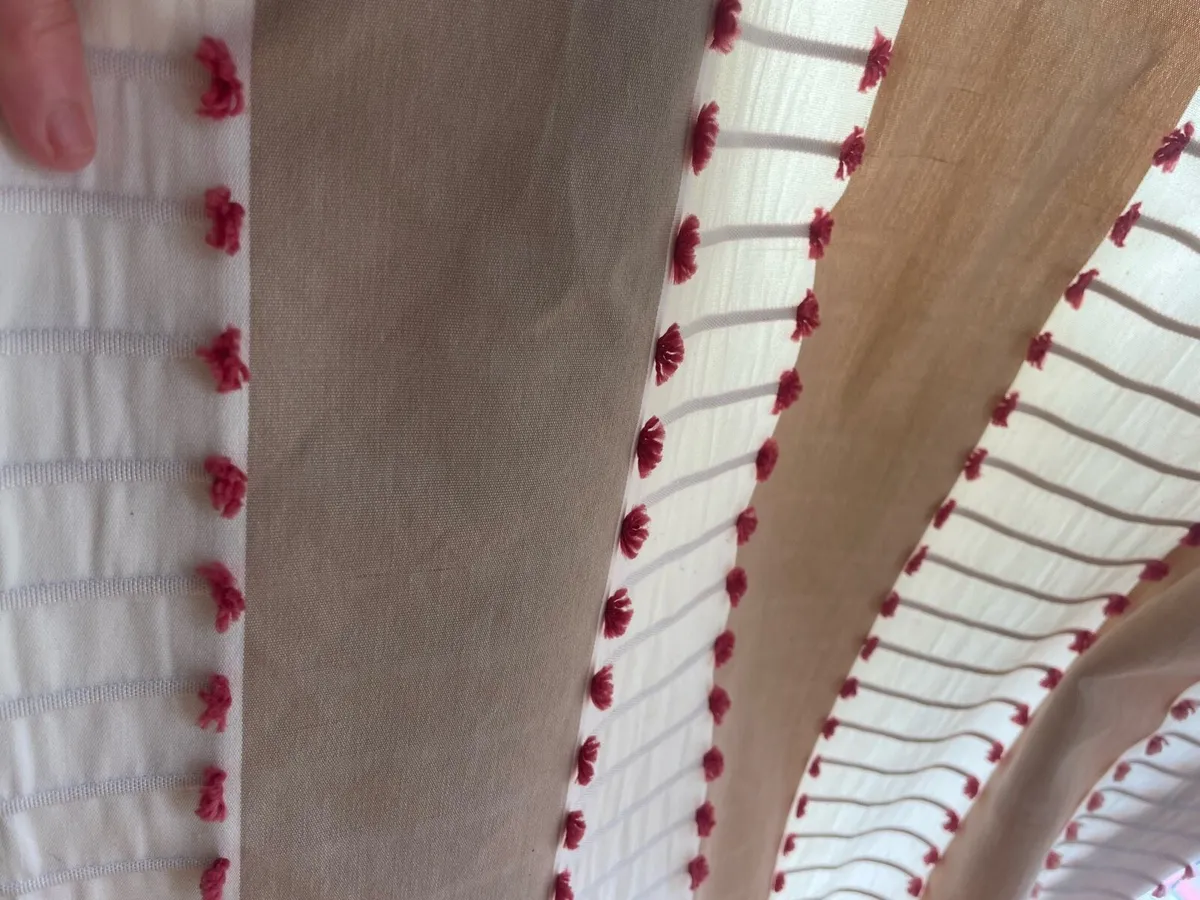 Curtains with pole and hold backs - Image 2