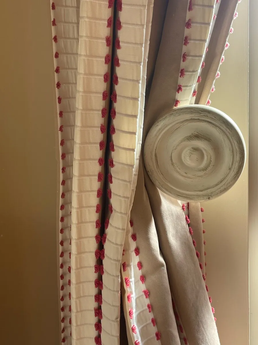 Curtains with pole and hold backs - Image 3