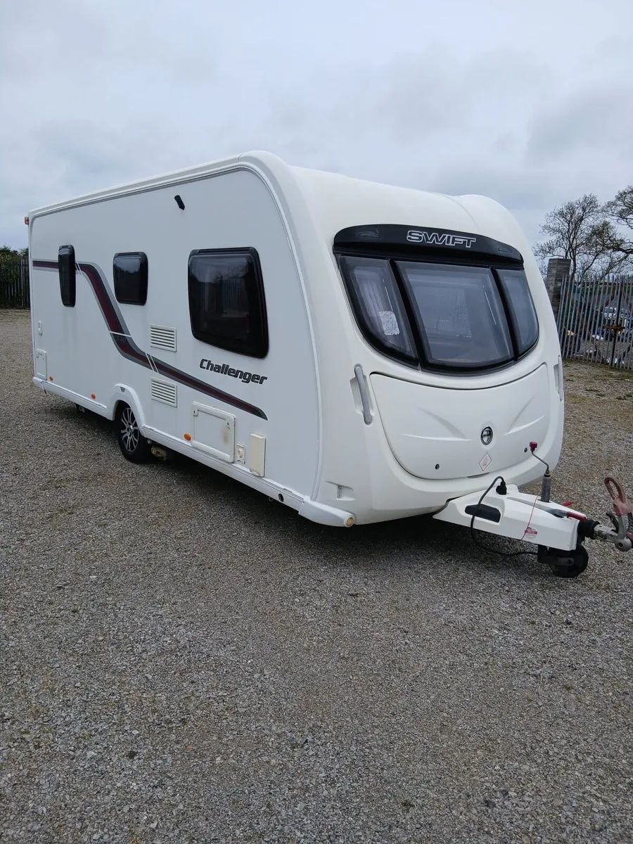 LOVELY 4 BERTH FIXED BED SWIFT CHALLENGER CARAVAN. - Image 1