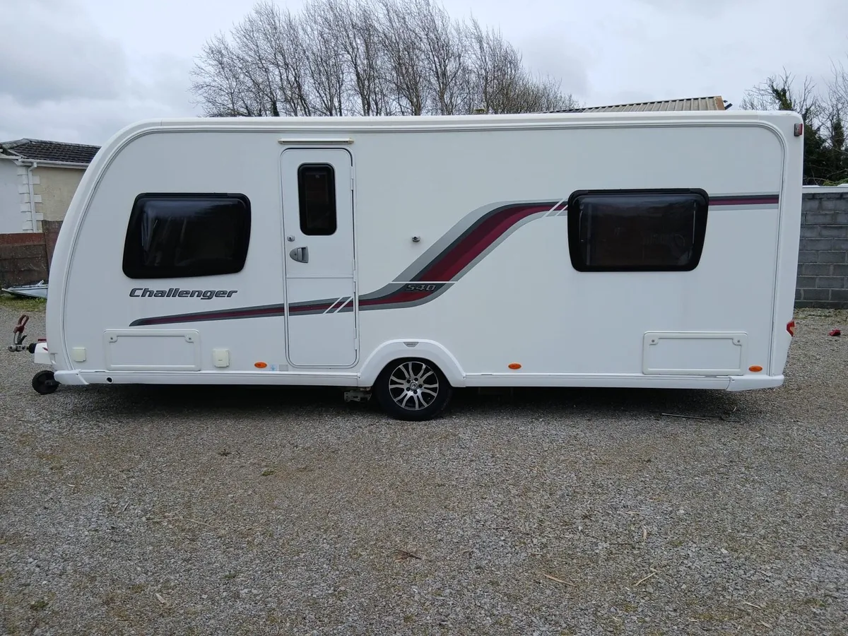 LOVELY 4 BERTH FIXED BED SWIFT CHALLENGER CARAVAN. - Image 4