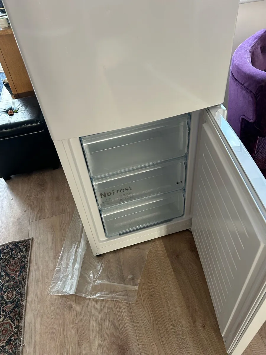 Bosch fridge / freezer frost free series 2 - Image 4