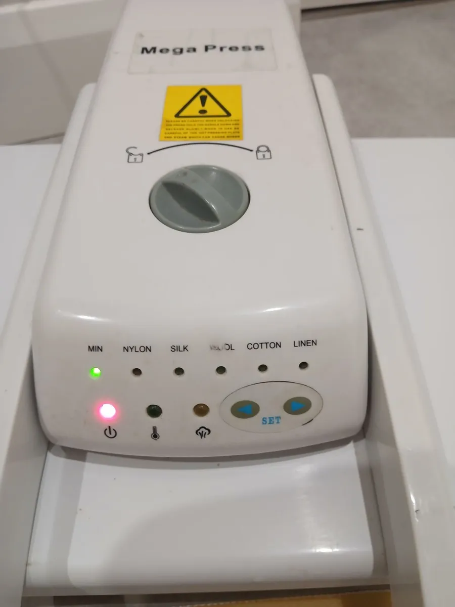 Ironing presser - Image 1