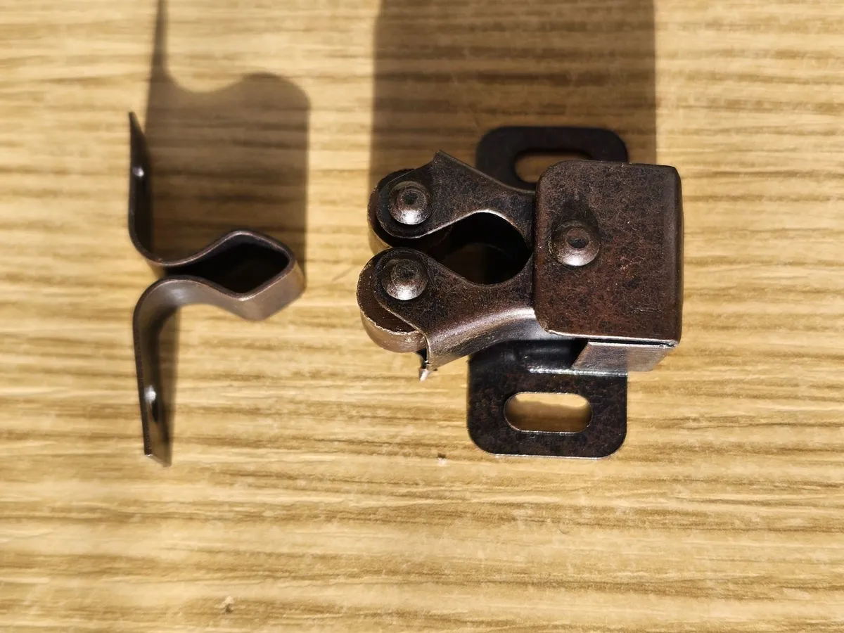 Roller Cabinet Latch Bronze Catch 40 pack - Image 1