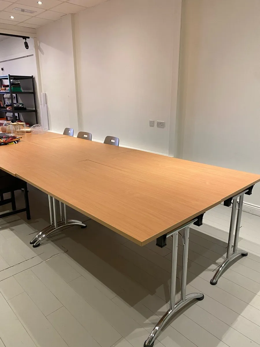 Foldable Table - Image 1