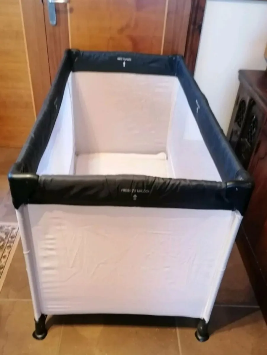 Travel Cot - Image 3