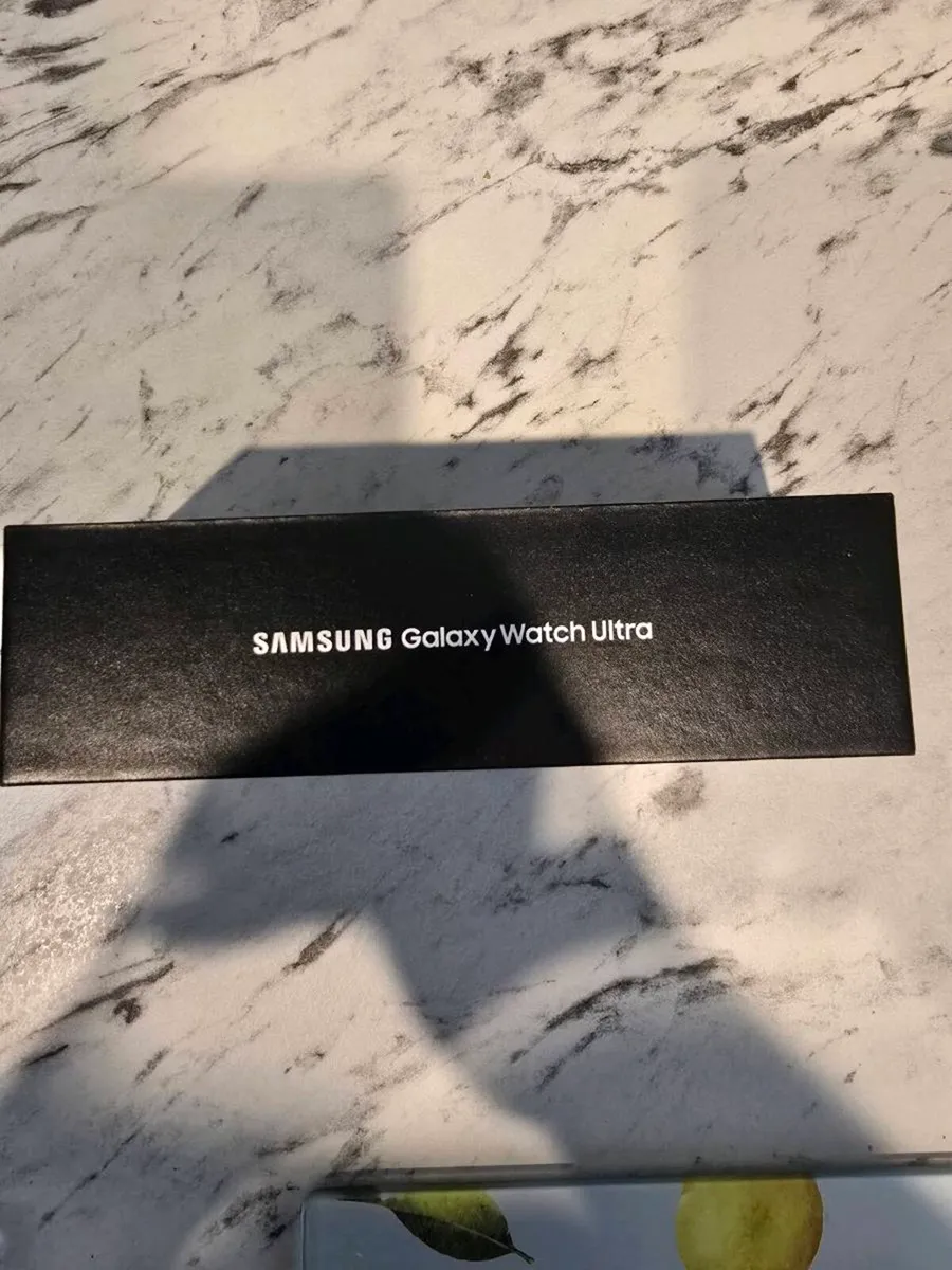 Samsung watch Brand New Still In Box - Image 2