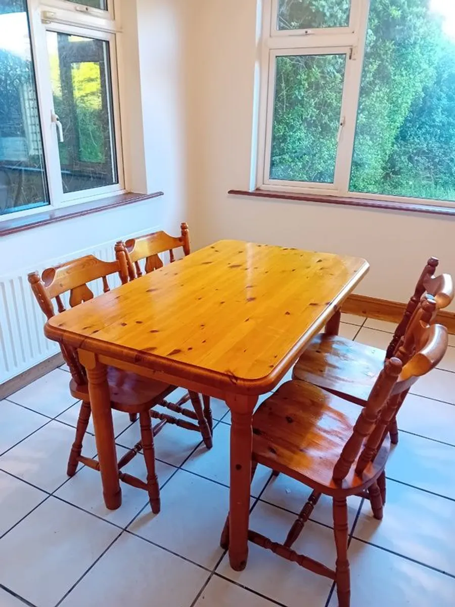 Kitchen Table and chairs - Image 3