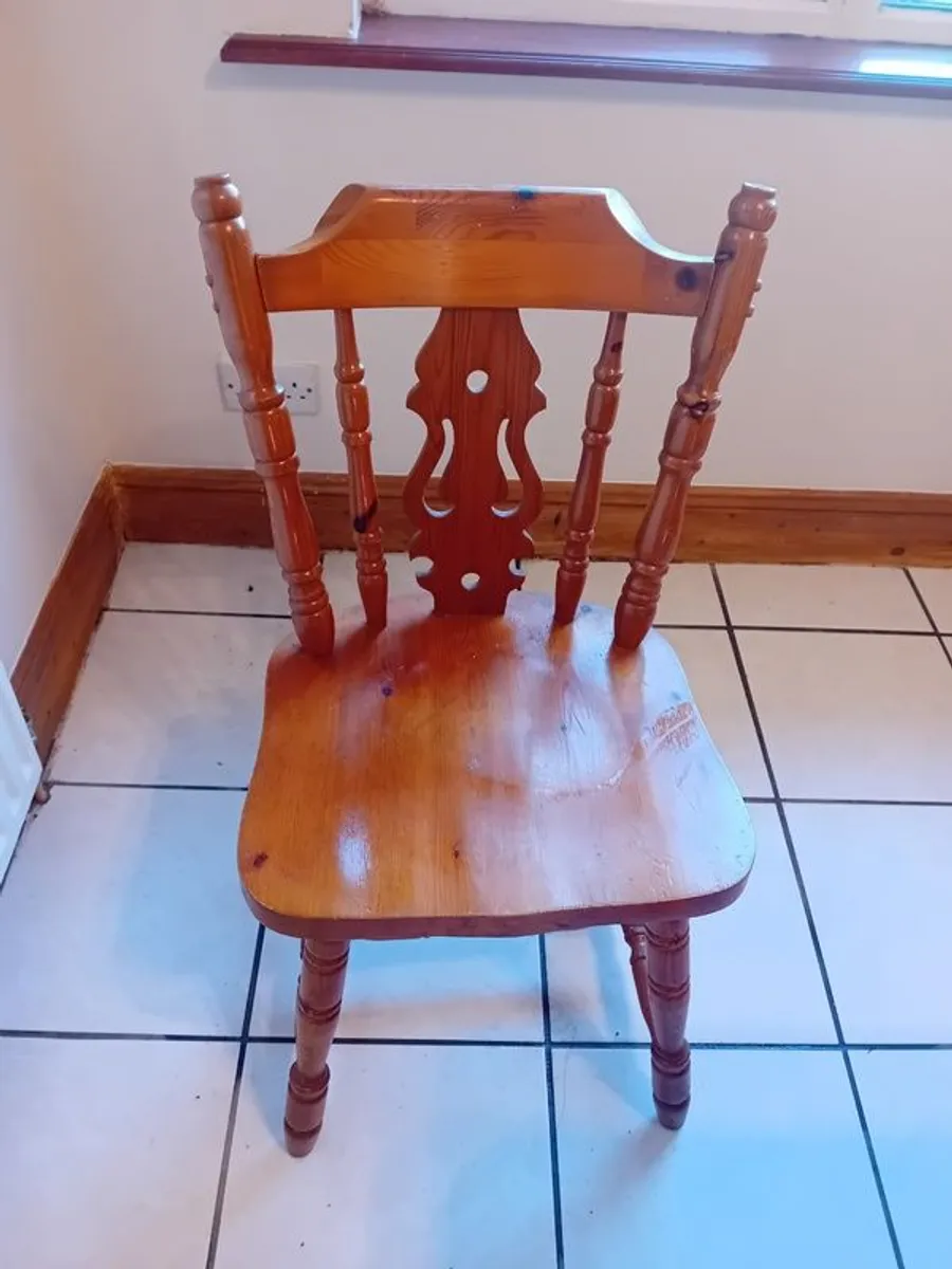 Kitchen Table and chairs - Image 2