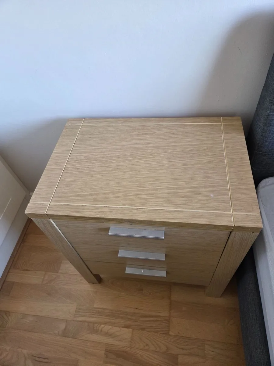 2 Lockers Free. - Image 1