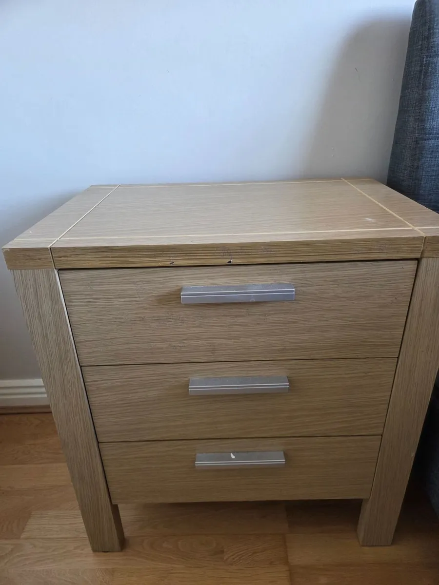 2 Lockers Free. - Image 2