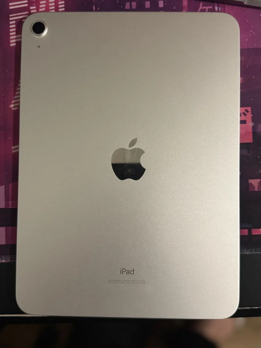 IPad 10th generation 2022 64gb - Image 1