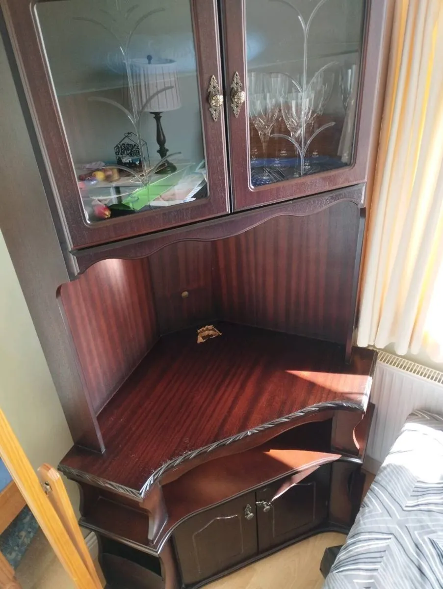 Corner cabinet - Image 1