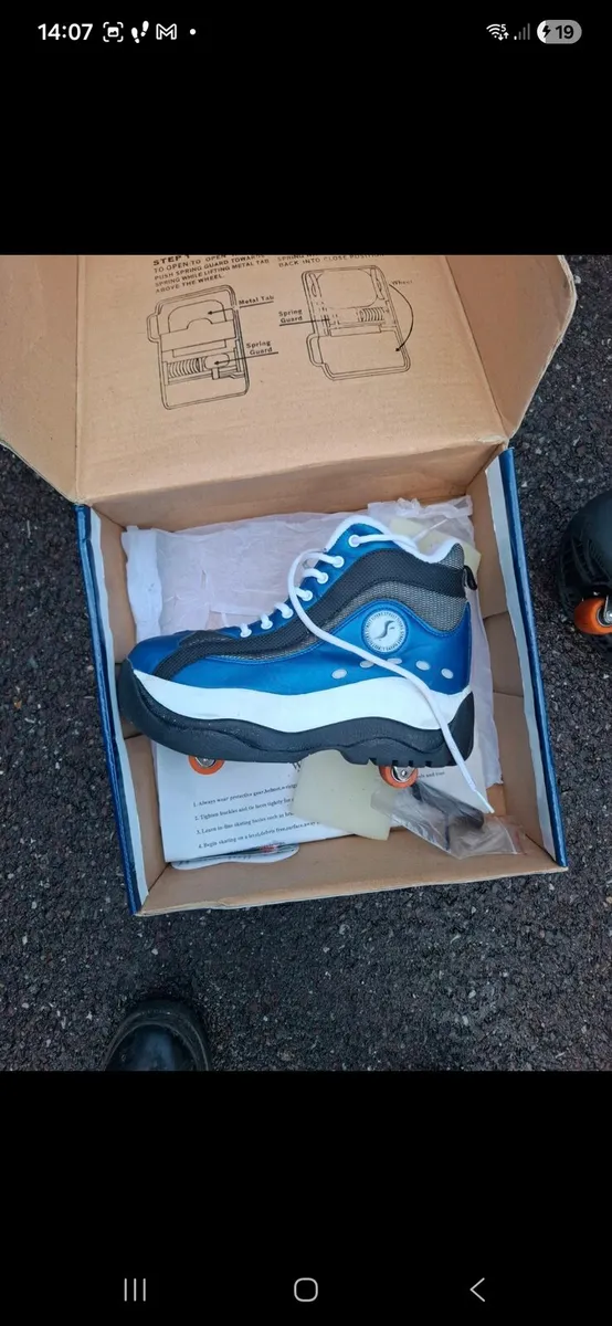 Size 7 street flyers rollers blades baskets - Image 2
