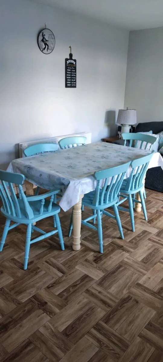 6 kitchen chairs - Image 2