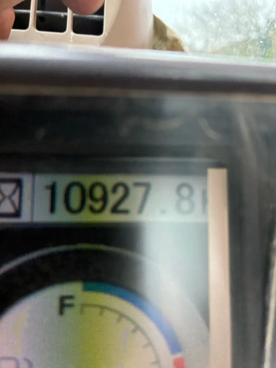 Hitachi 210 - Image 2