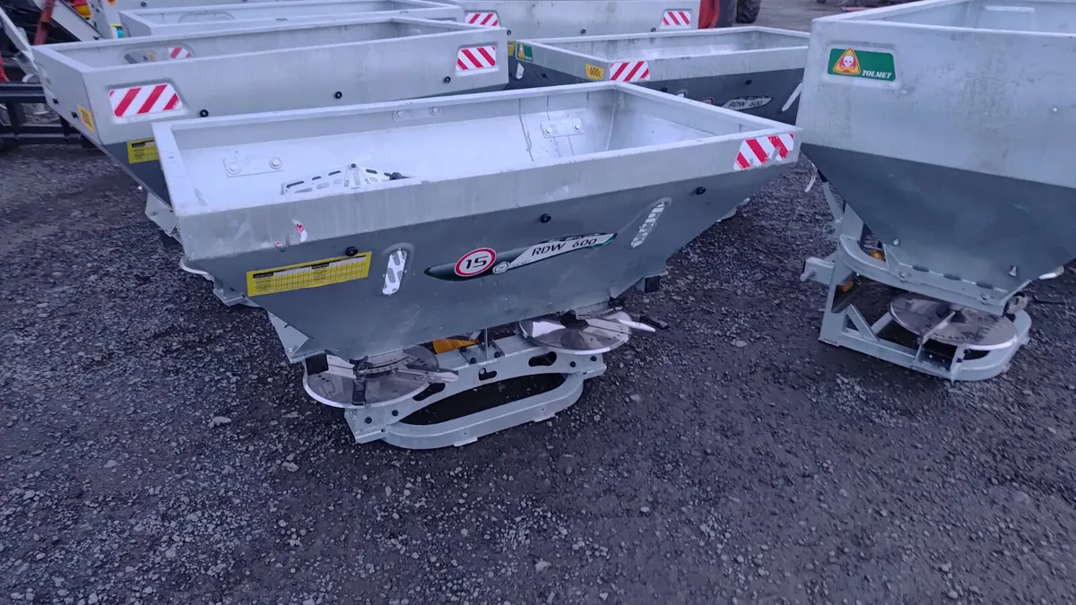 Tolmet fertiliser spreader - Image 1