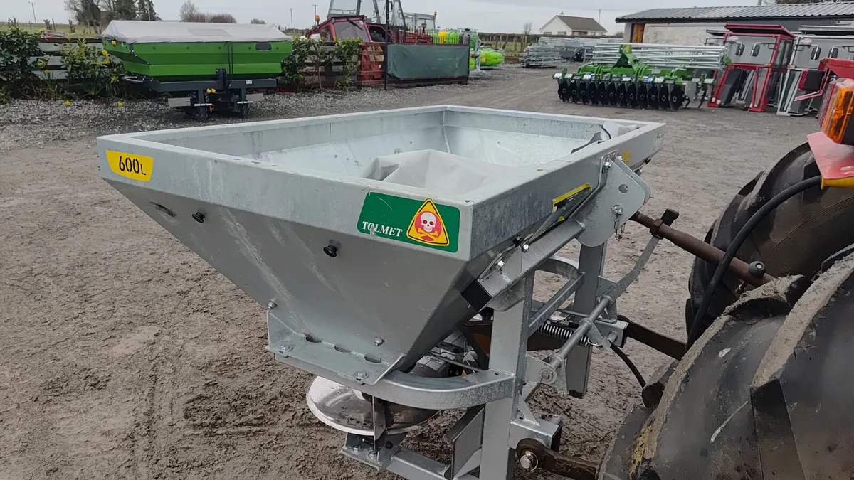 Tolmet fertiliser spreader - Image 3