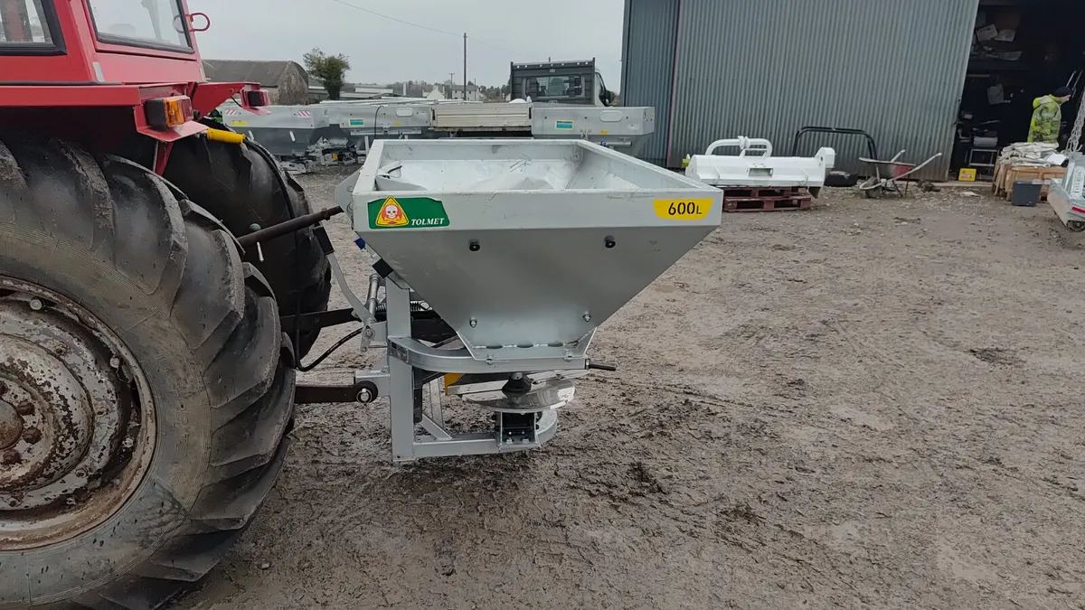 Tolmet fertiliser spreader - Image 4