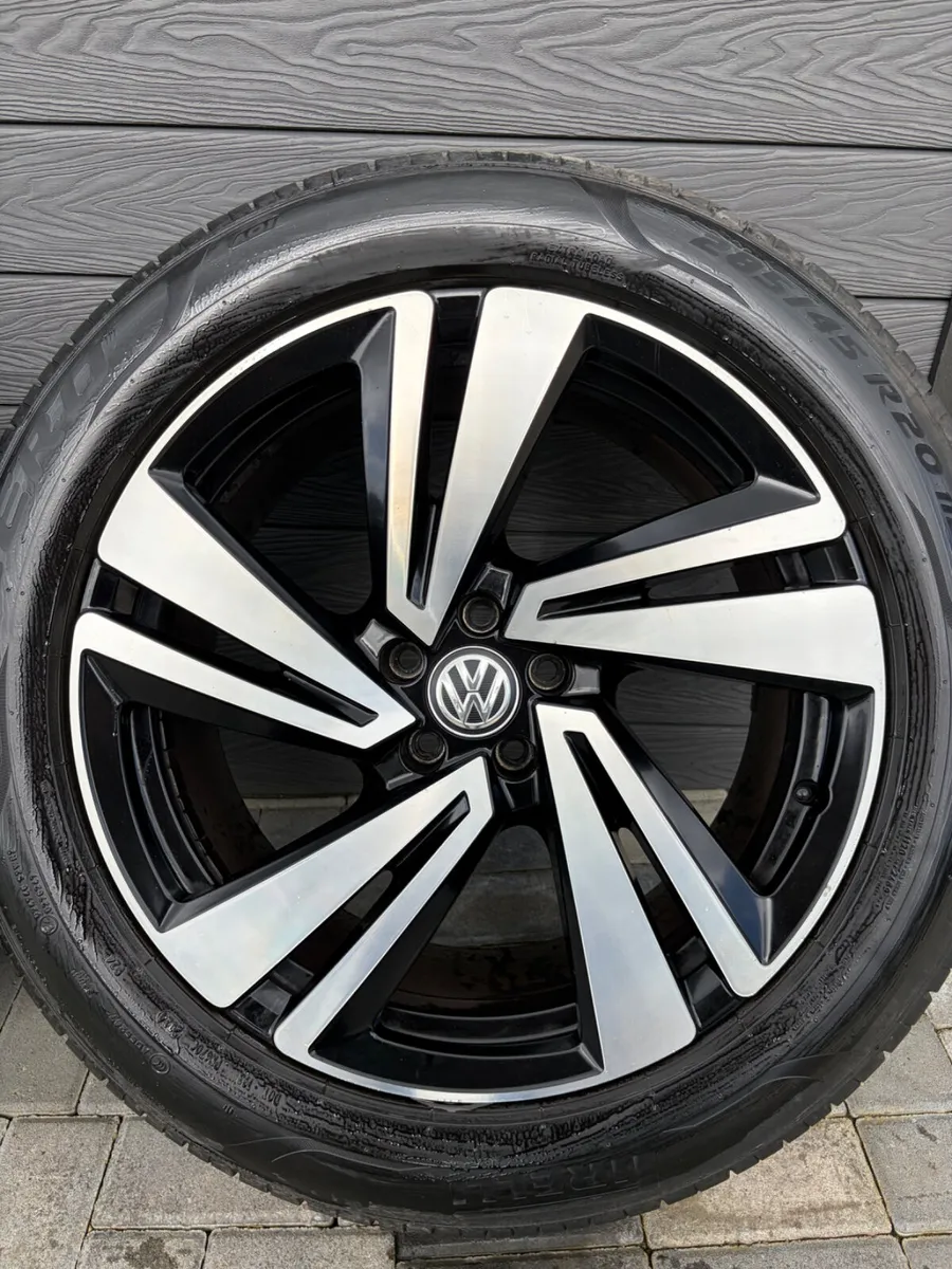 20” GENUINE VOLKSWAGEN TOURAG ALLOY WHEELS & TYRES - Image 3