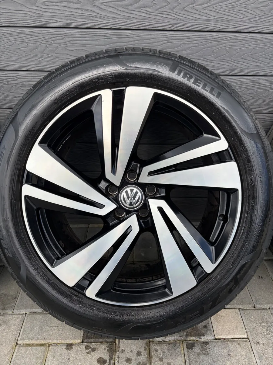 20” GENUINE VOLKSWAGEN TOURAG ALLOY WHEELS & TYRES - Image 4