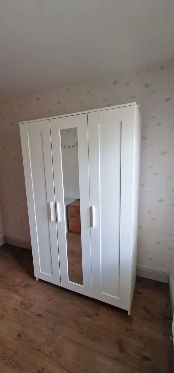 Couches and wardrobe - Image 3