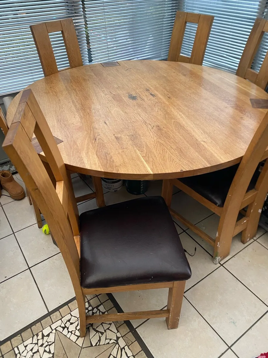 Solid oak table and chairs - Image 2
