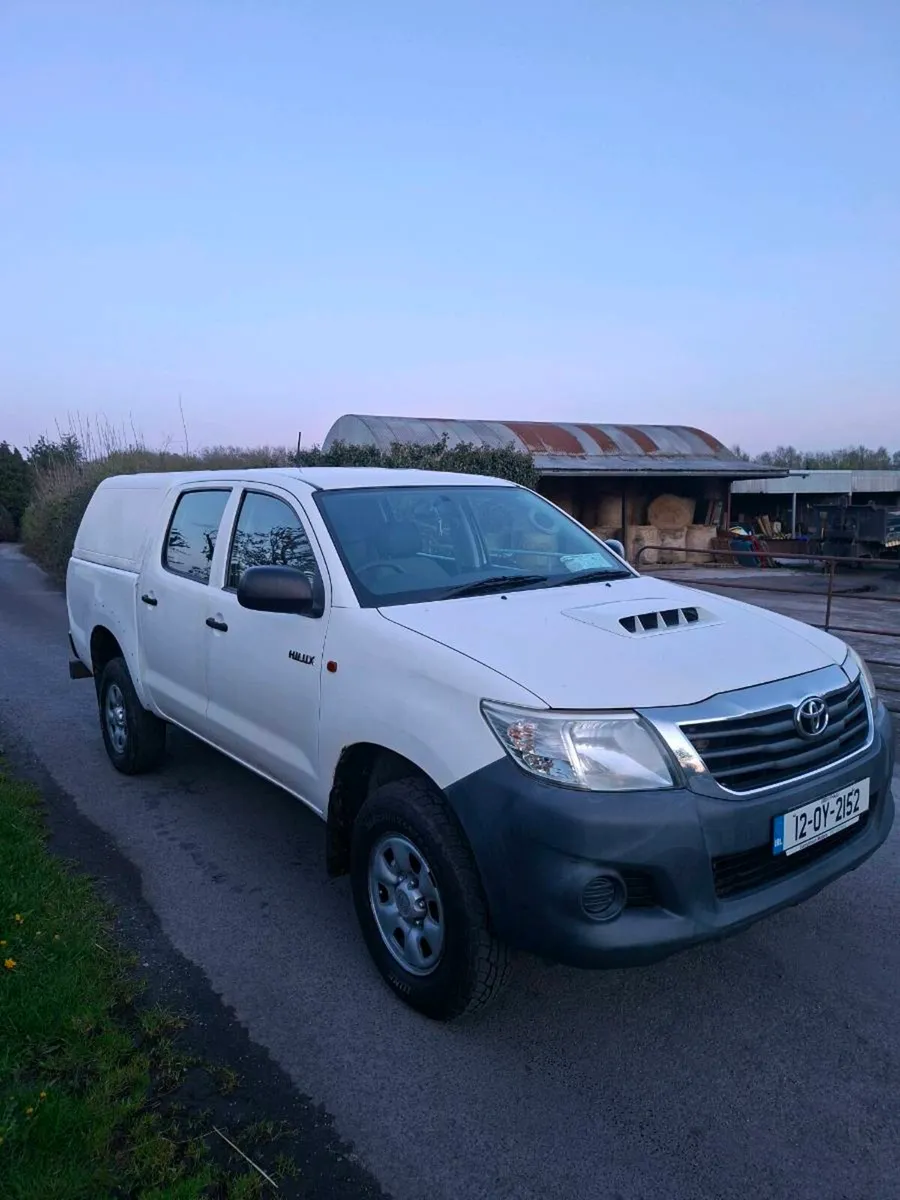 TOYOTA HILUX 2012 - Image 2