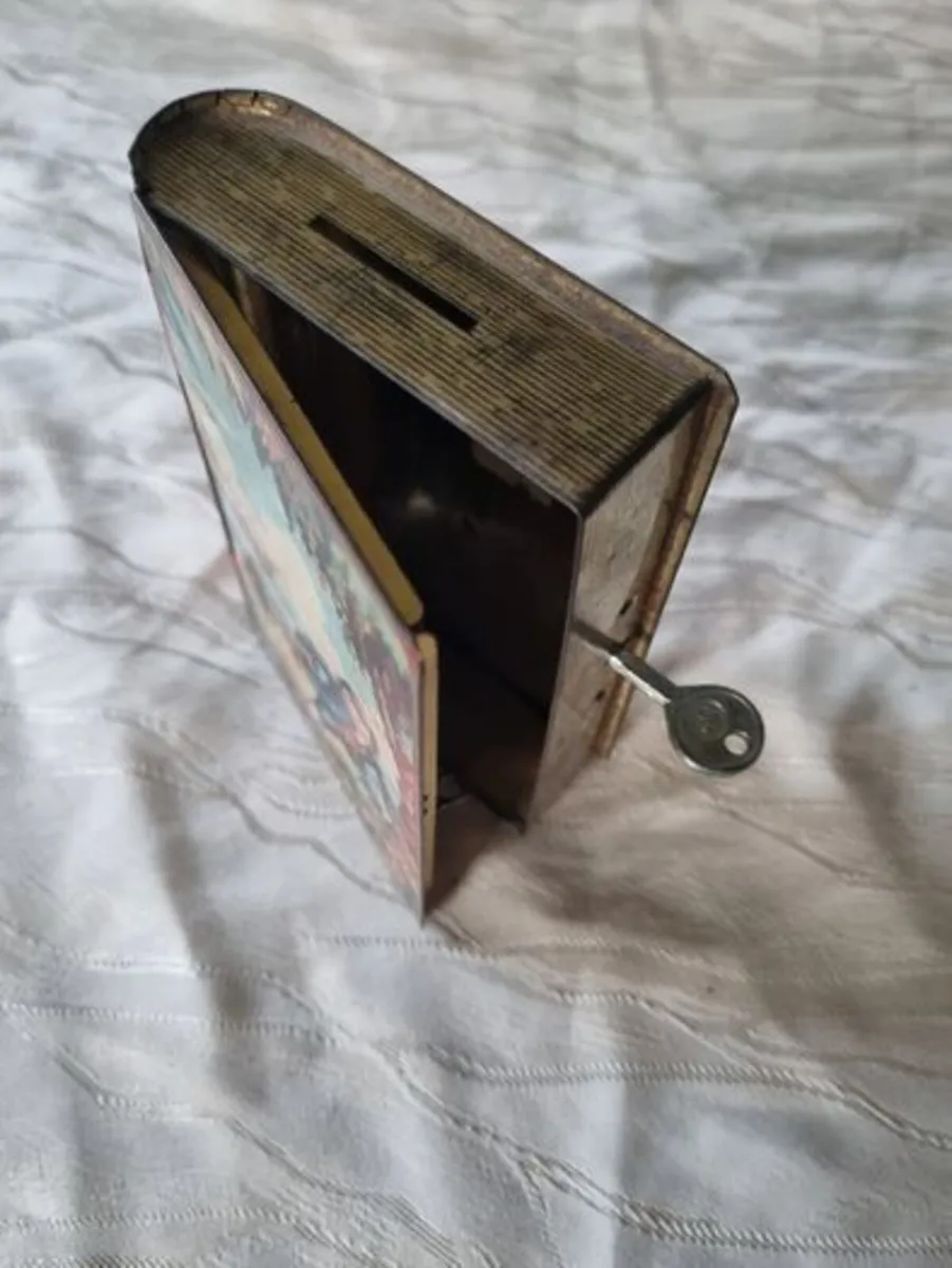Treasure Island, tin money box - Image 3