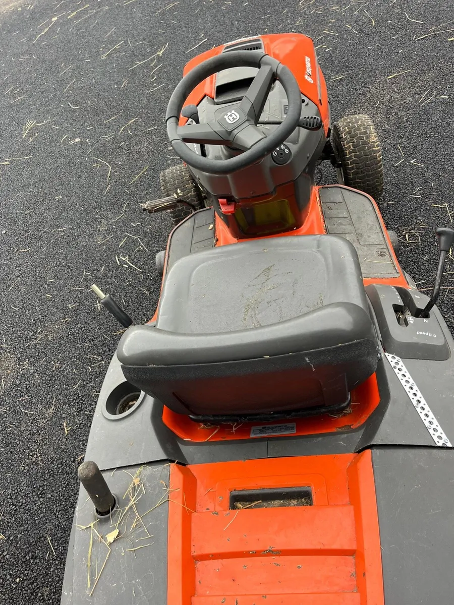 Husqvarna CT154 ride on lawnmower - Image 2
