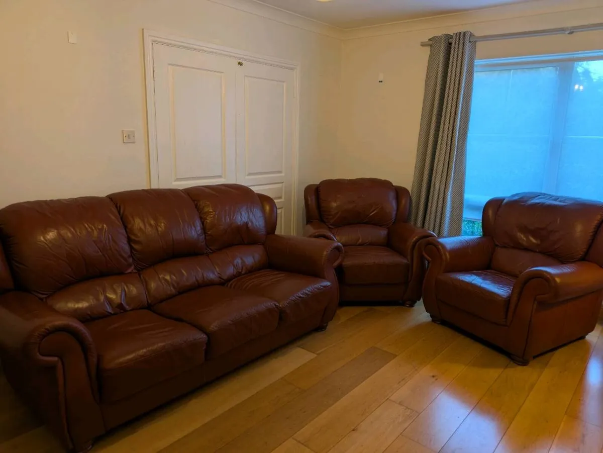 Living Room suite of  furniture - Image 1