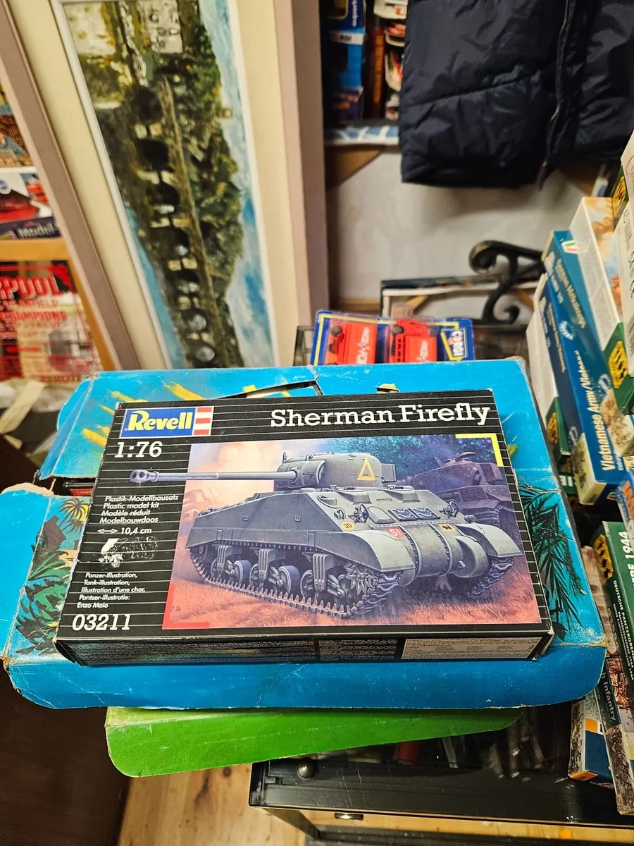 Airfix Revell British WW2 Sherman Firefly