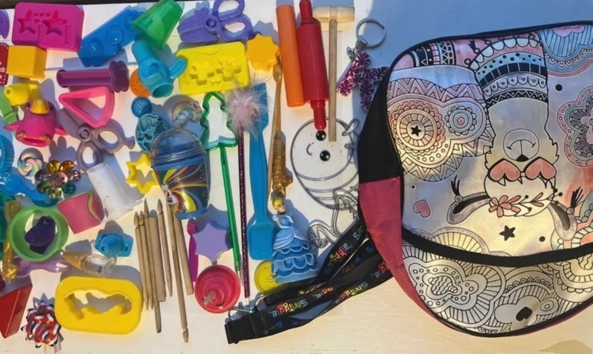 Bundle of play doh - Image 2