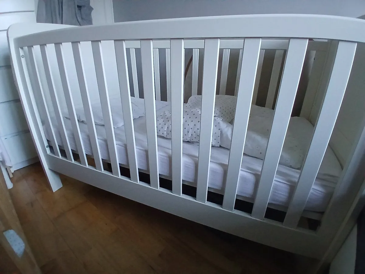 Mamas&Papas baby Cod with mattress and bedding set - Image 1