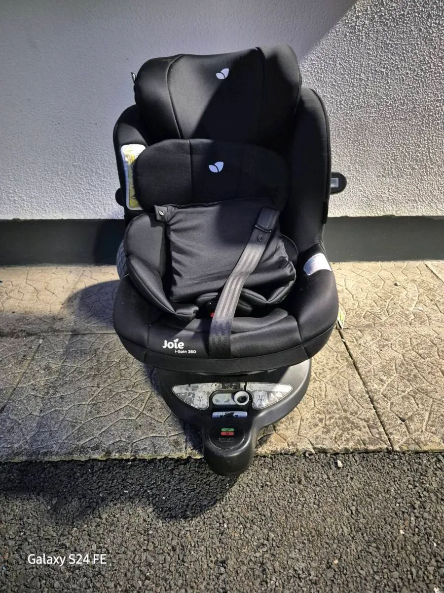 Joie i-spin 360 car seat - Image 1