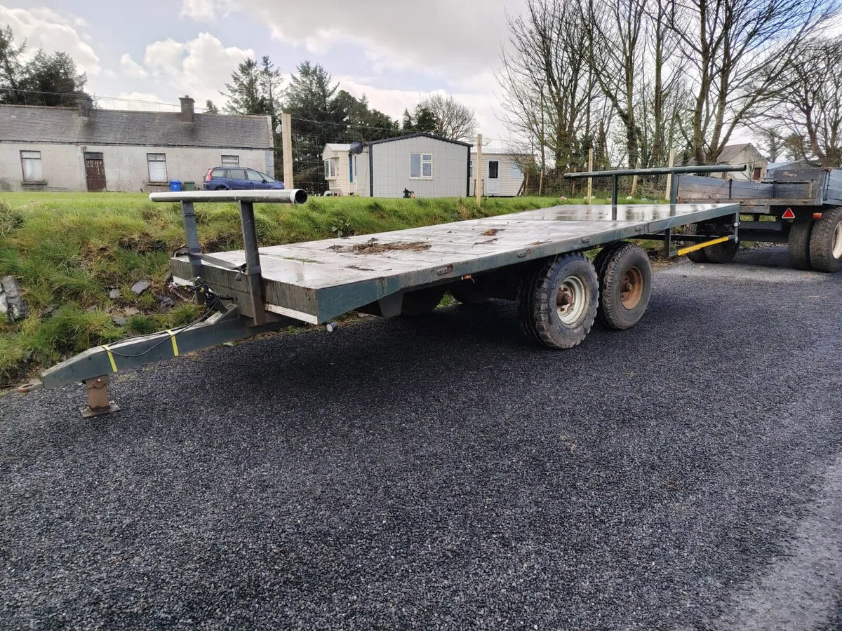 Bale trailer - Image 1